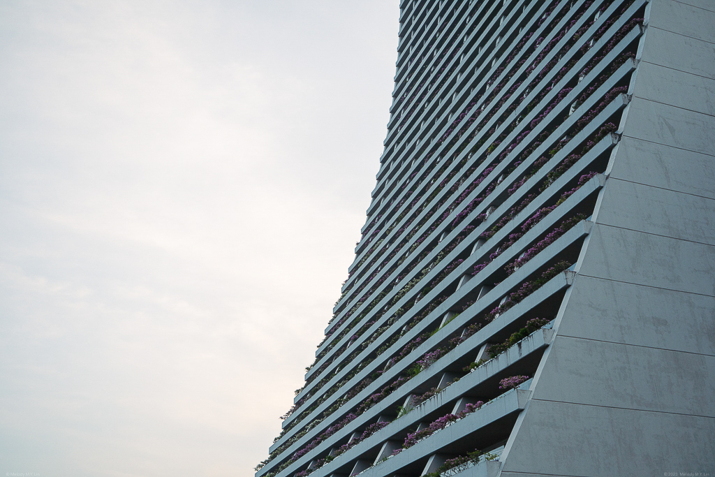 close up of curvature of marina bay sands hotel in singapore