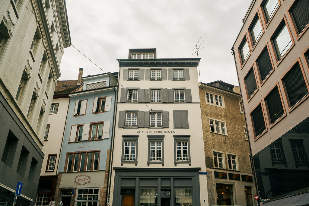 A junction where two alleys meet