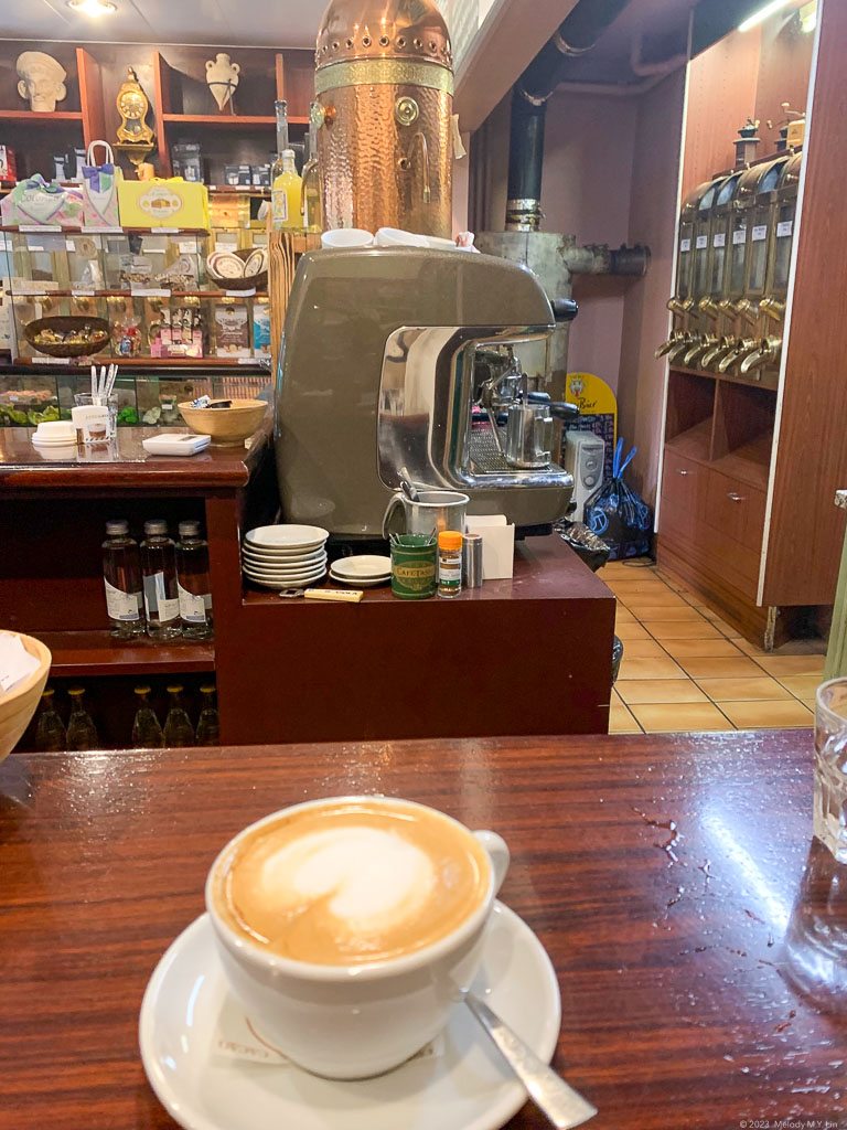 A latte at La Columbiana