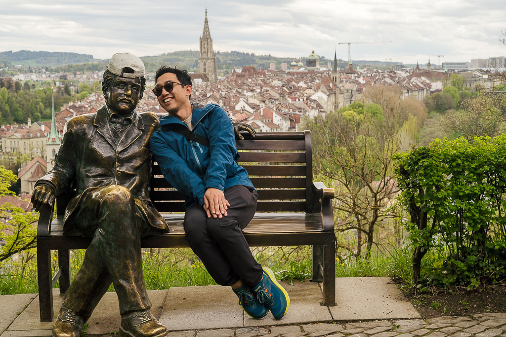 D putting his hat on Einstein's statue