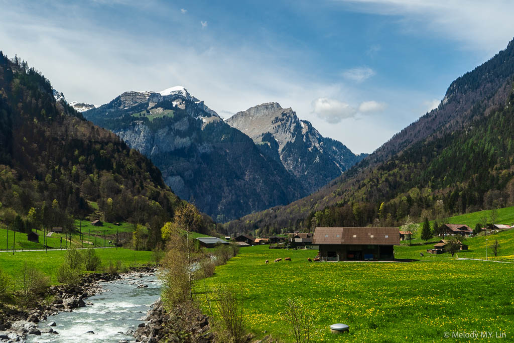 Lütschental with the mountains in the background