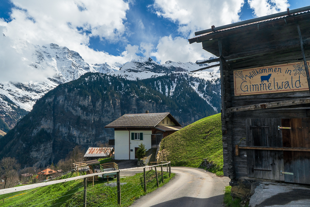 A sign that says "Willkommen in Gimmelwald"