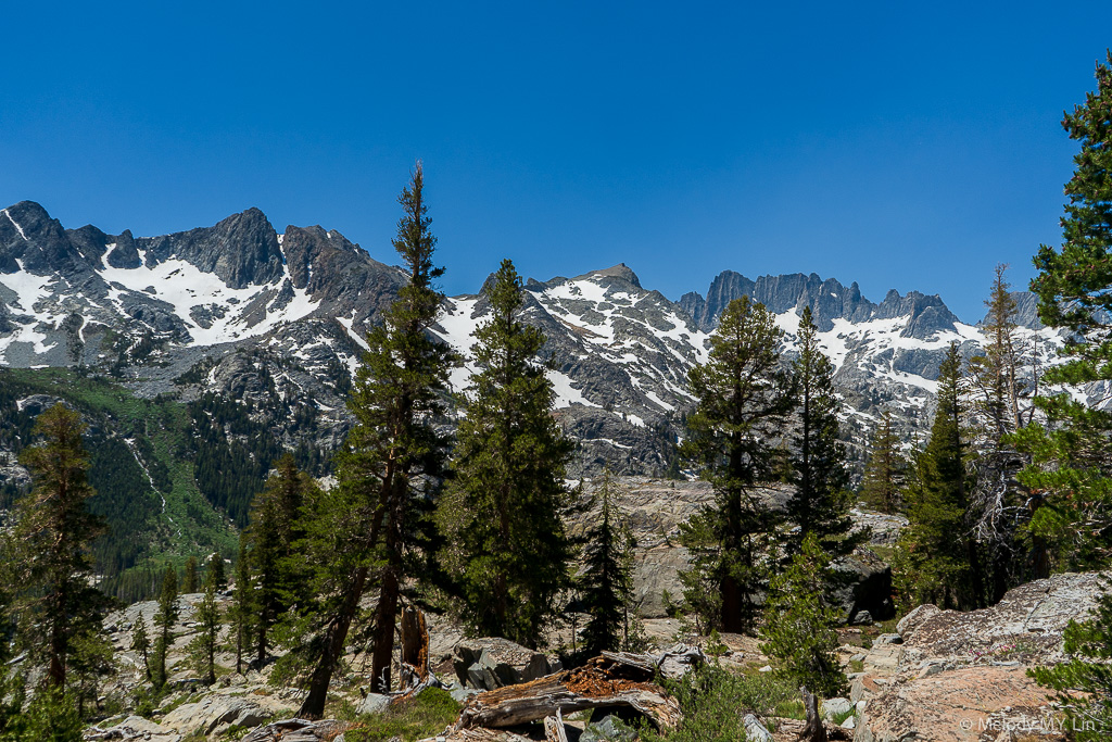 Looking back at the Minarets from the Nüümü Poyo trail