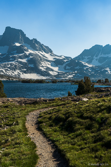 The trail along Thousand Island Lake