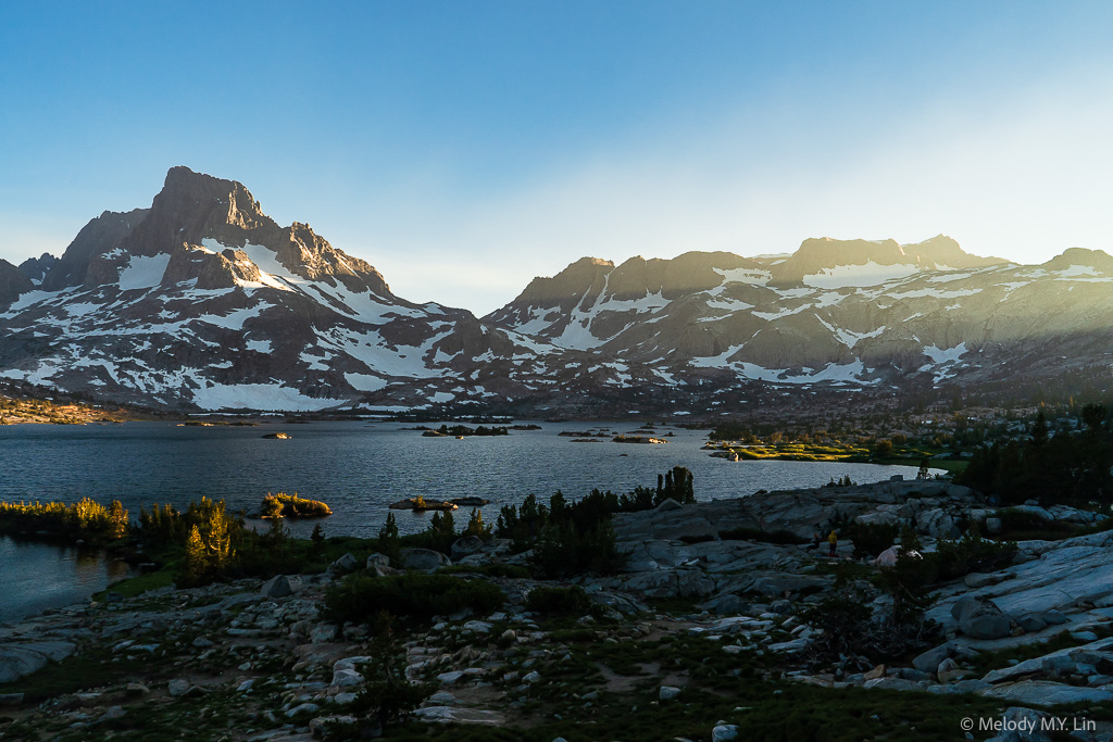 Waning rays of gold across the mountains