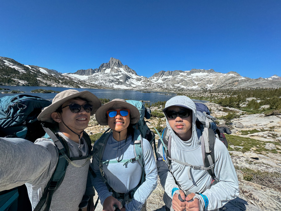 Group pic in front of Thousand Island Lake